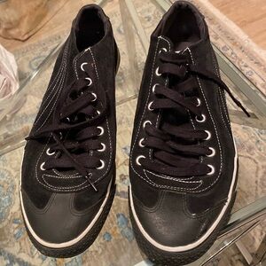 Men's Puma Sneakers - black suede men’s size 11